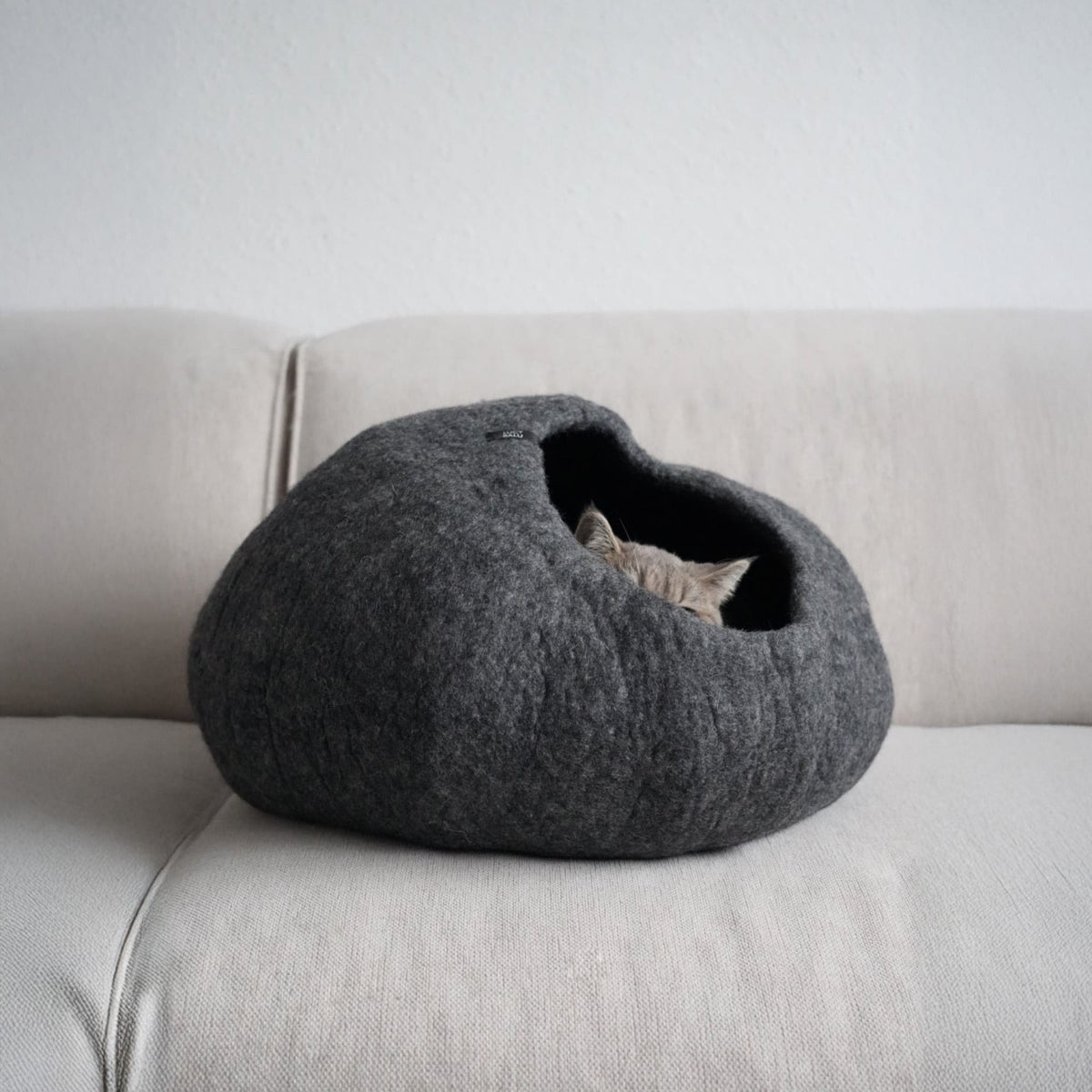 PEBBLE felt cave for cats